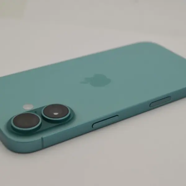 Apple iPhone 16 Refurbished Grade A (Like New Condition)