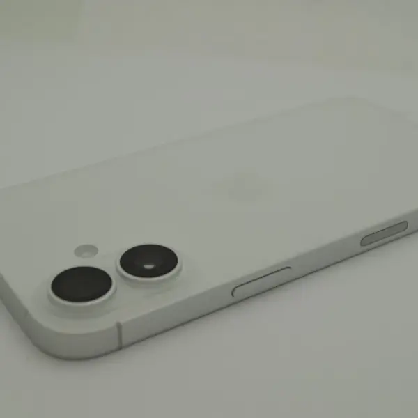 Apple iPhone 16 Refurbished Grade A (Like New Condition)